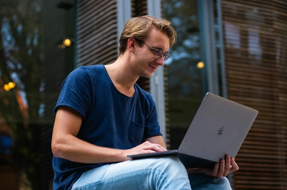 is AI traffic replacing Dutch traffic